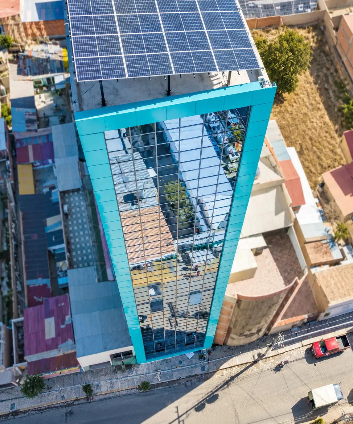 Vista aérea del Edificio Multifuncional UPAL en Oruro