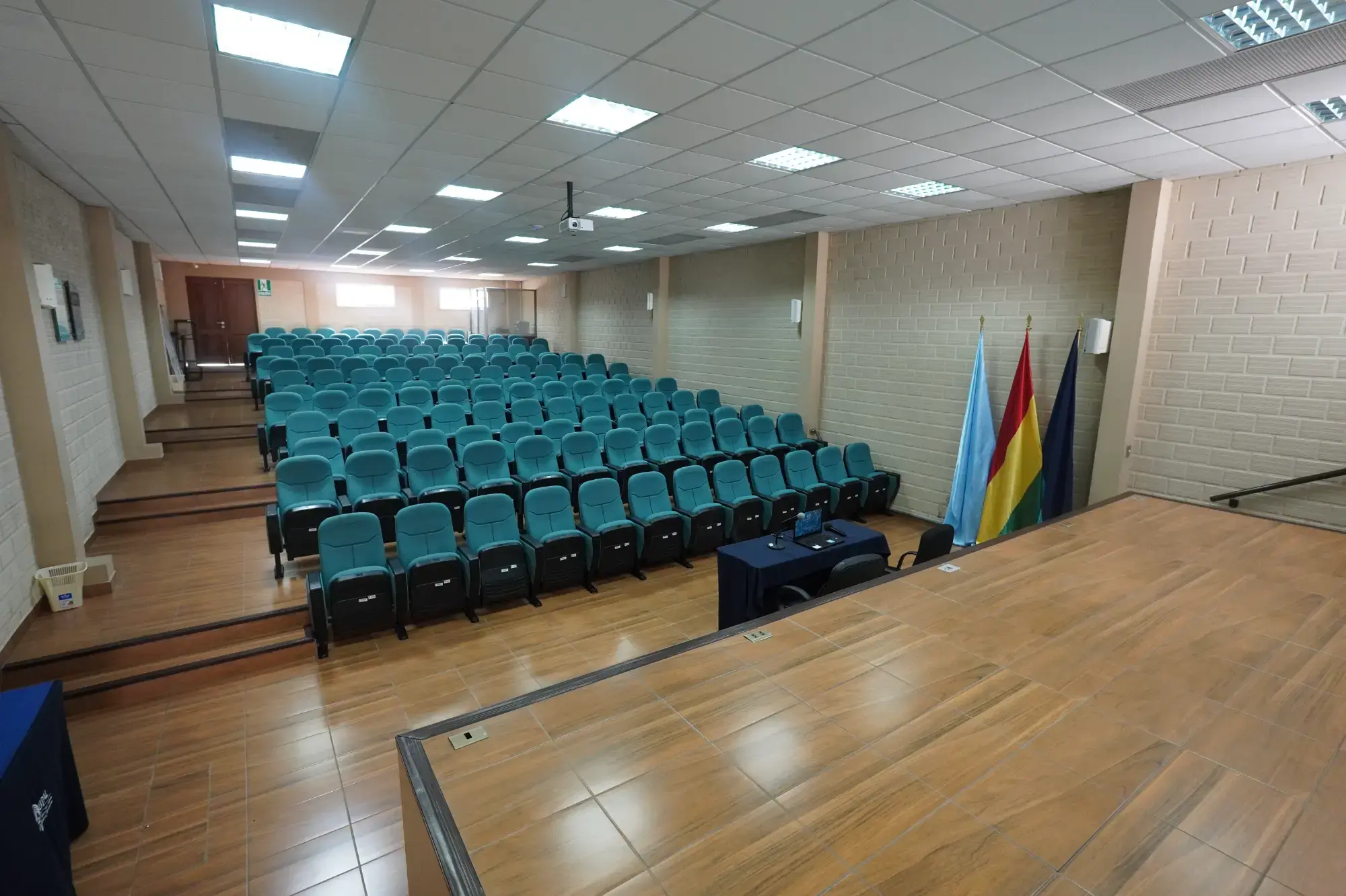 Auditorio del Campus Túpac Amaru visto desde el escenario